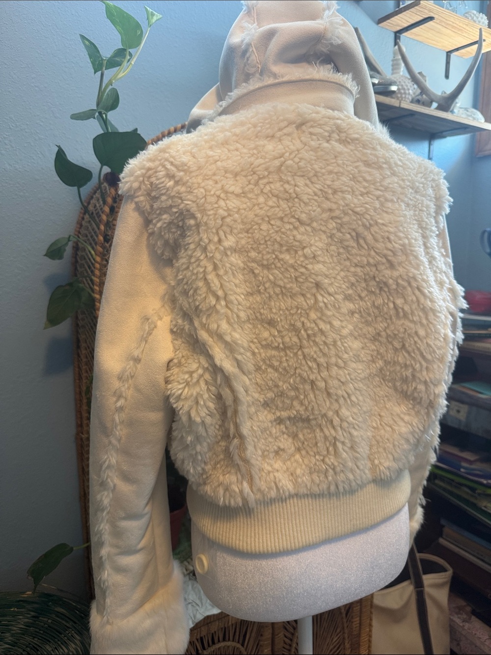 NWT bebe Spillout Sherpa Crop Jacket White Large Genuine Rabbit Fur Trim Hooded - Picture 6 of 12